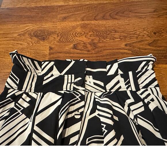 Gracia Women's Bold Geometric Print Maxi Skirt Black & White Size Large NWT - Picture 3 of 10